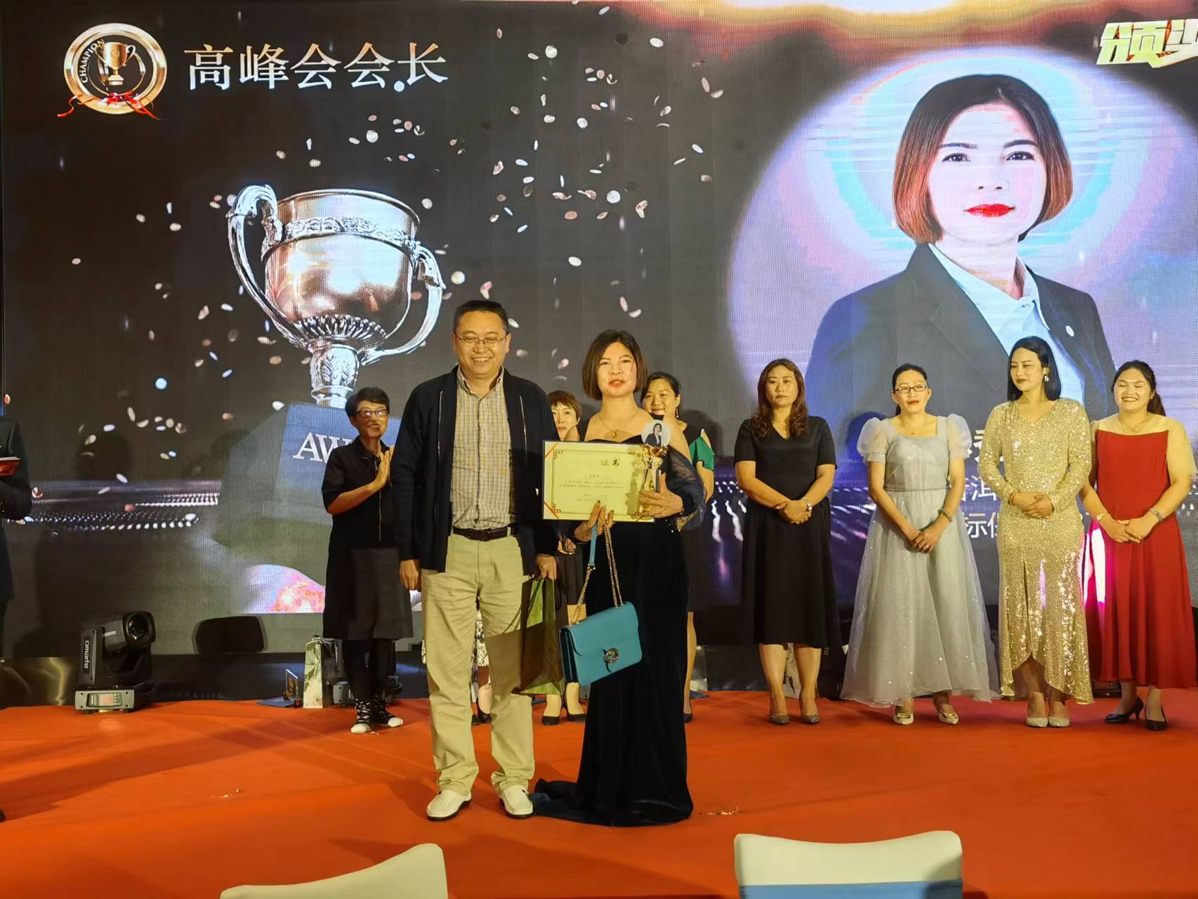 华夏保险云南分公司营销渠道组织召开“浪漫泸沽情 问道绩优路”2021年下半年凤凰绩优高峰会