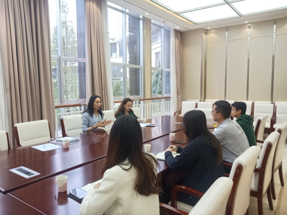 云南省保险行业协会与 云南省高级人民法院交流座谈