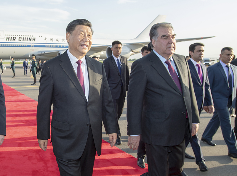 习近平主席抵达杜尚别 开始对塔吉克斯坦进行国事访问